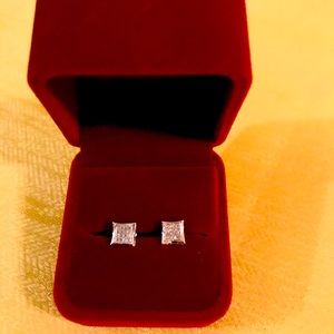 10k White Gold earrings. Screw backs